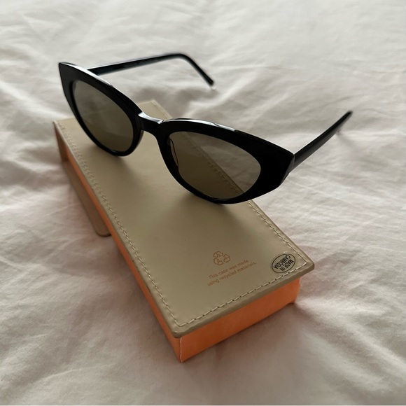 PARADIGM CAT EYE SUNGLASSES - Bianca in Black - Picture 3 of 10